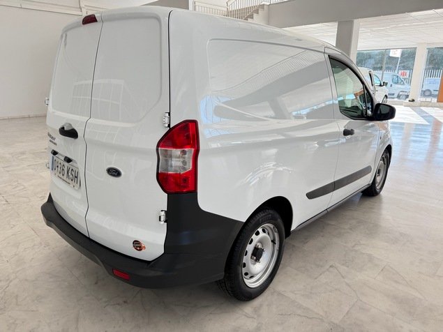 Renting Ford Transit Courier detalle 2